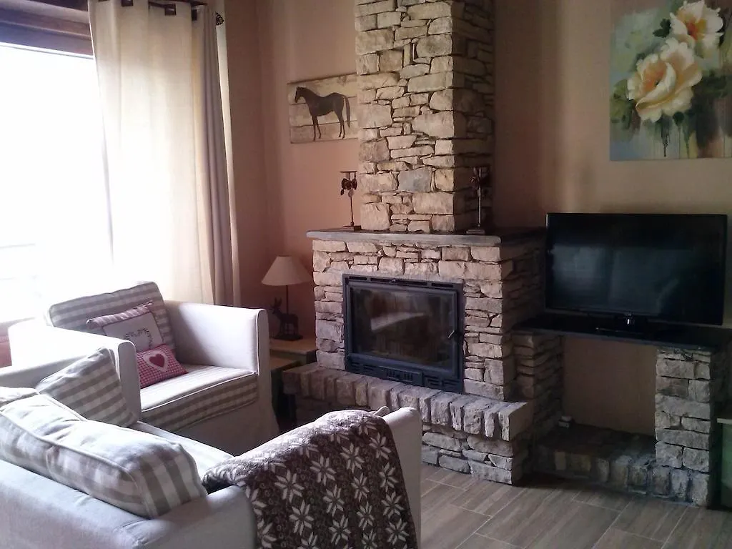 Alba D'Esteve. Casa Rural Espot 0*,