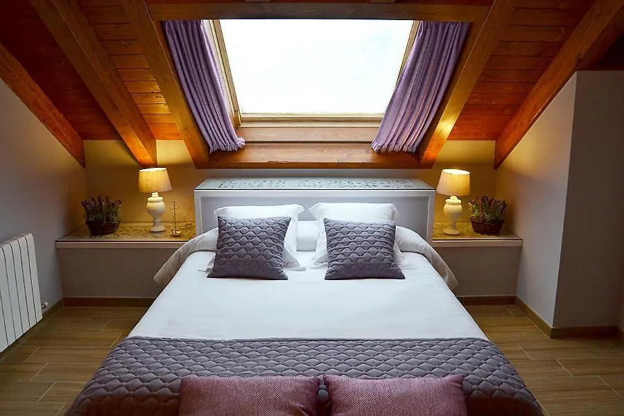 Alba D'Esteve. Casa Rural Espot 0*,