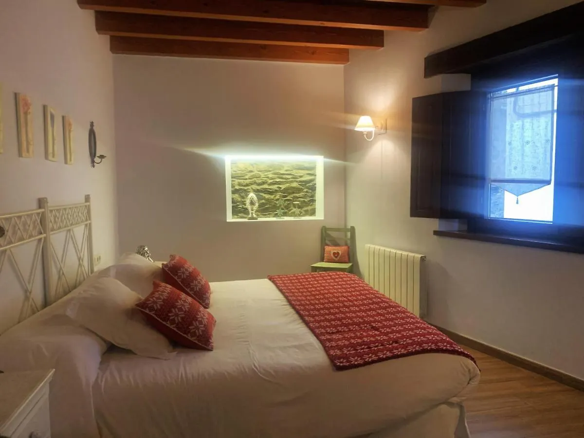 Alba D'Esteve. Casa Rural Espot 0*,  Spain