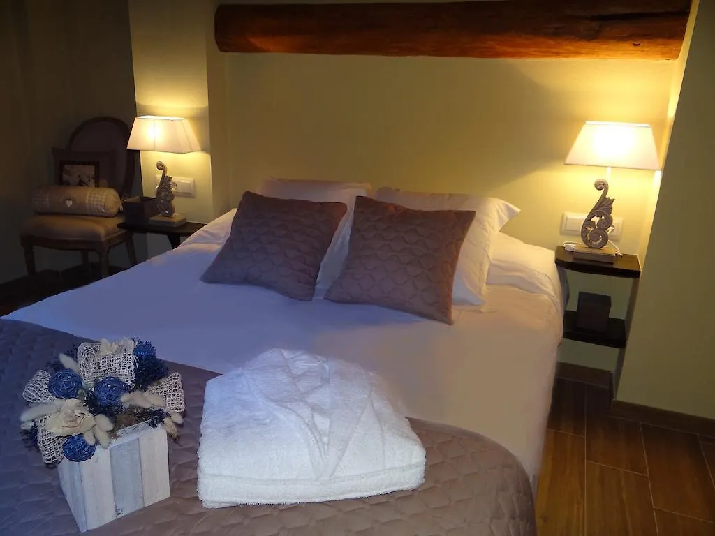 Alba D'Esteve. Casa Rural Espot 0*,